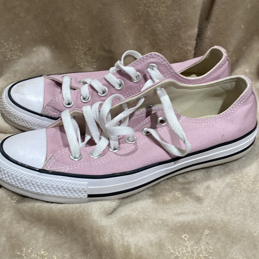 Women’s converse size 8.5
